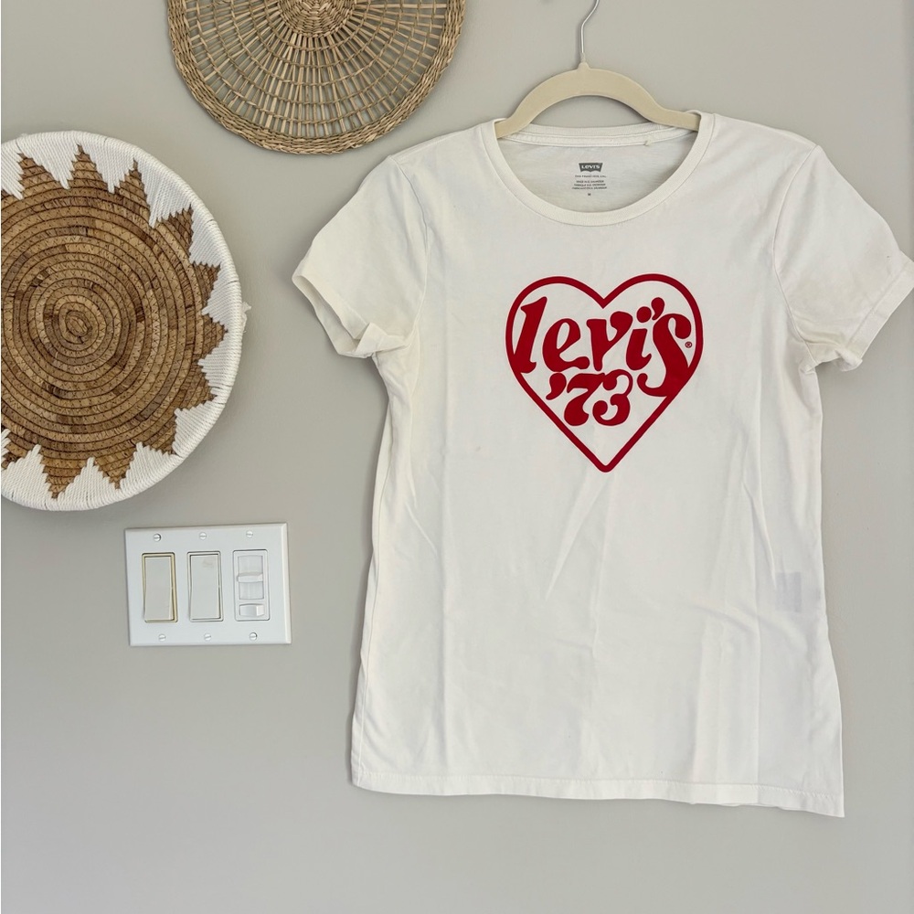 Levi’s tshirt
